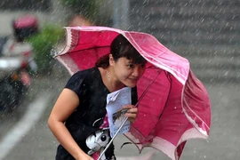 Trung Quốc: 5.000 người mắc kẹt tại sân bay do bão Jebi