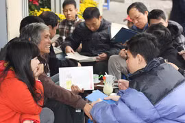 Độc đáo chợ tem hè phố