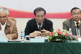 Chờ VFF “ba mặt một lời” 