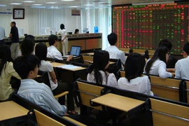 Môi giới chứng khoán: Nghề “hot”… hết thời