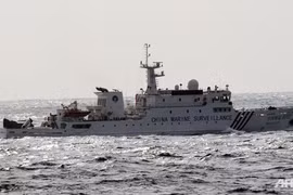 Nhật hộ tống tàu cá tiến vào Senkaku/Điếu Ngư