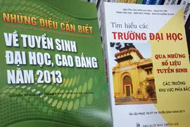 Sách hướng dẫn tuyển sinh: Nhiều nhưng thiếu thống nhất