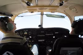 Giật mình khi phi công ngủ trên trời