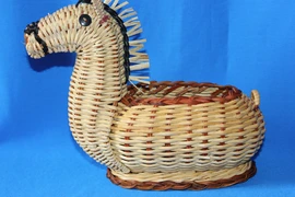 Tự tay đan cỏ tế và làm đồ gốm