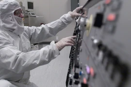 Nên bảo lãnh trường đại học thay vì giải cứu ngân hàng