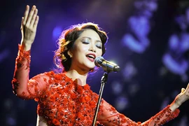 Ca sĩ Phạm Thu Hà: Rất sợ bon chen và thi cử