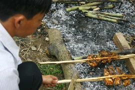 Về bản Chiềng Xôm ăn pa pỉnh tộp