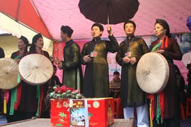 Hội Lim 2013: Quan họ… lách luật