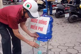 Cốc nước - tình người