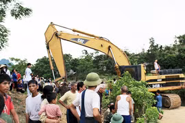 Thách thức chính quyền, với những "yêu sách" khó tin kiểu lệ làng