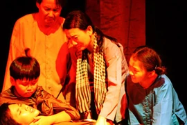 Cuộc chơi riêng của “những gã đầu bạc”