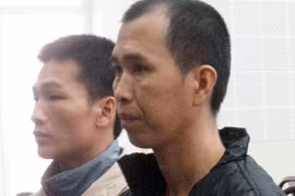 Rủ nhau buôn pháo, chia “lãi” 12 năm tù