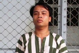 Rạch đùi nữ sinh trả thù đời