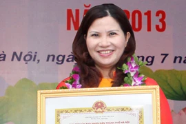 DS. Lê Thị Bình nhận bằng khen “Doanh nhân tiêu biểu Thủ đô”