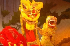 Kết hợp “Múa lân - Rối bụng - Xiếc”