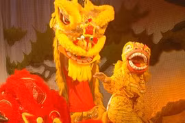 Kết hợp “Múa lân - Rối bụng - Xiếc”