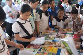 Hội chợ “Sách hè 2013”