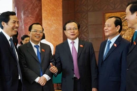 Ưu tiên tăng trưởng, ghìm cương lạm phát