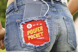 Sạc pin điện thoại từ…túi quần