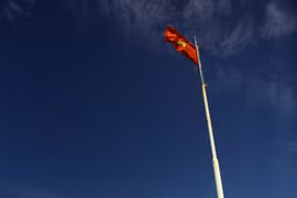 Xuân giữa biển trời