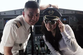 Đình chỉ tổ bay để Lý Nhã Kỳ vào khoang lái