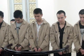 Bắt giữ người trái pháp luật, cưỡng đoạt tài sản