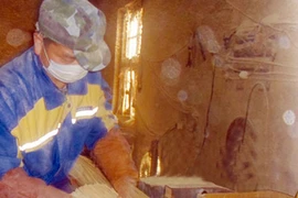 Trung Quốc: Độc hại “đũa ăn liền”