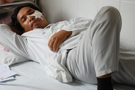 Đã câu trộm điện còn chém người