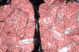 Phá tụ điểm sản xuất ma túy “đá” giữa cánh đồng