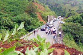 Quốc lộ 279 có thể tê liệt 3 ngày vì núi lở