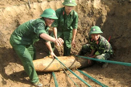 Di dời an toàn quả bom ra khỏi khu dân cư 