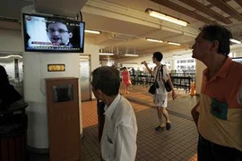 Mềm nắn, rắn buông