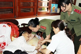 Niềm vui trong từng khóe mắt