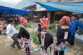 Mường Hum - nét kẻ chợ miền sơn cước