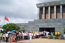 5 vạn người vào Lăng viếng Chủ tịch Hồ Chí Minh dịp Quốc khánh 