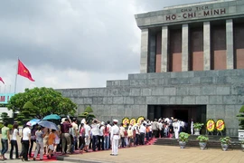 5 vạn người vào Lăng viếng Chủ tịch Hồ Chí Minh dịp Quốc khánh 