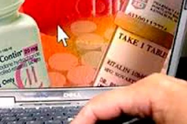 Hàng chục nghìn người chết vì mua thuốc qua mạng