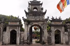 Kỳ lạ ngôi chùa có chuông bằng vàng