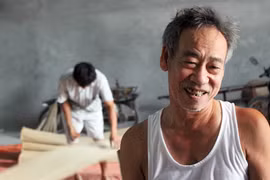 Ông già bảy mươi vực dậy cả làng