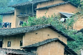 Những ngôi nhà trên cao nguyên đá