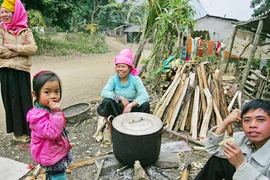 Ăn tết Thái đen ở Mường Lò