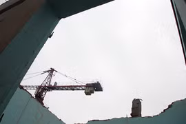 Hàng chục hộ dân lo nhà sập