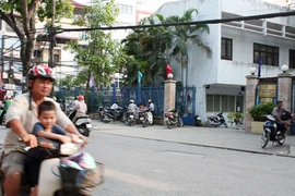 Quyết liệt dành đất xây trường học