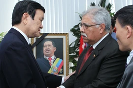 Chủ tịch nước Trương Tấn Sang viếng Tổng thống Hugo Chavez