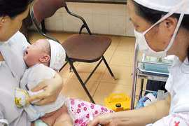 Không có cơ sở khẳng định vaccine dịch vụ an toàn hơn 