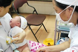 Không có cơ sở khẳng định vaccine dịch vụ an toàn hơn 