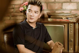 Ca sĩ Đàm Vĩnh Hưng: “Khoe” đủ nghề tay trái