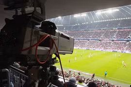 Không “khôn nhà”, còn “dại chợ”