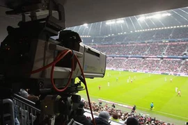 Không “khôn nhà”, còn “dại chợ”