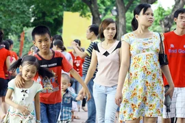 3.000 tỷ đồng để khuyến sinh con gái, có khả thi?